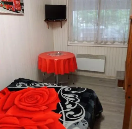 Studio Pour Deux Personnes Au Centre Et Calme